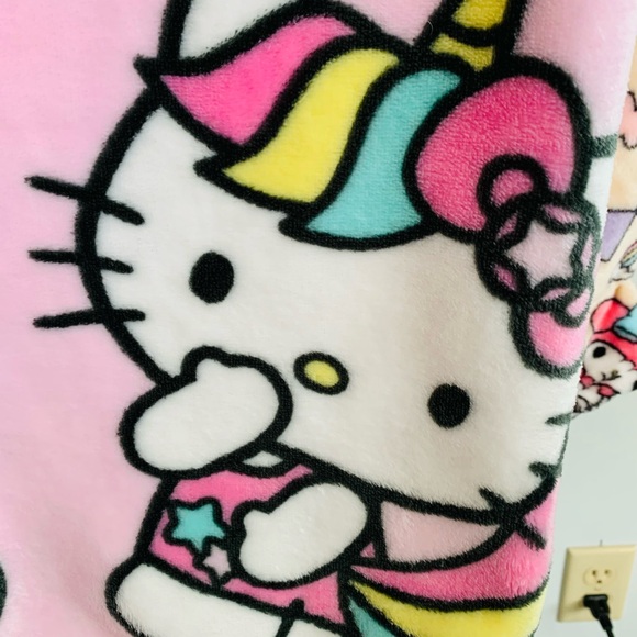 Hello Kitty Pink Unicorn Blanket - Picture 3 of 5